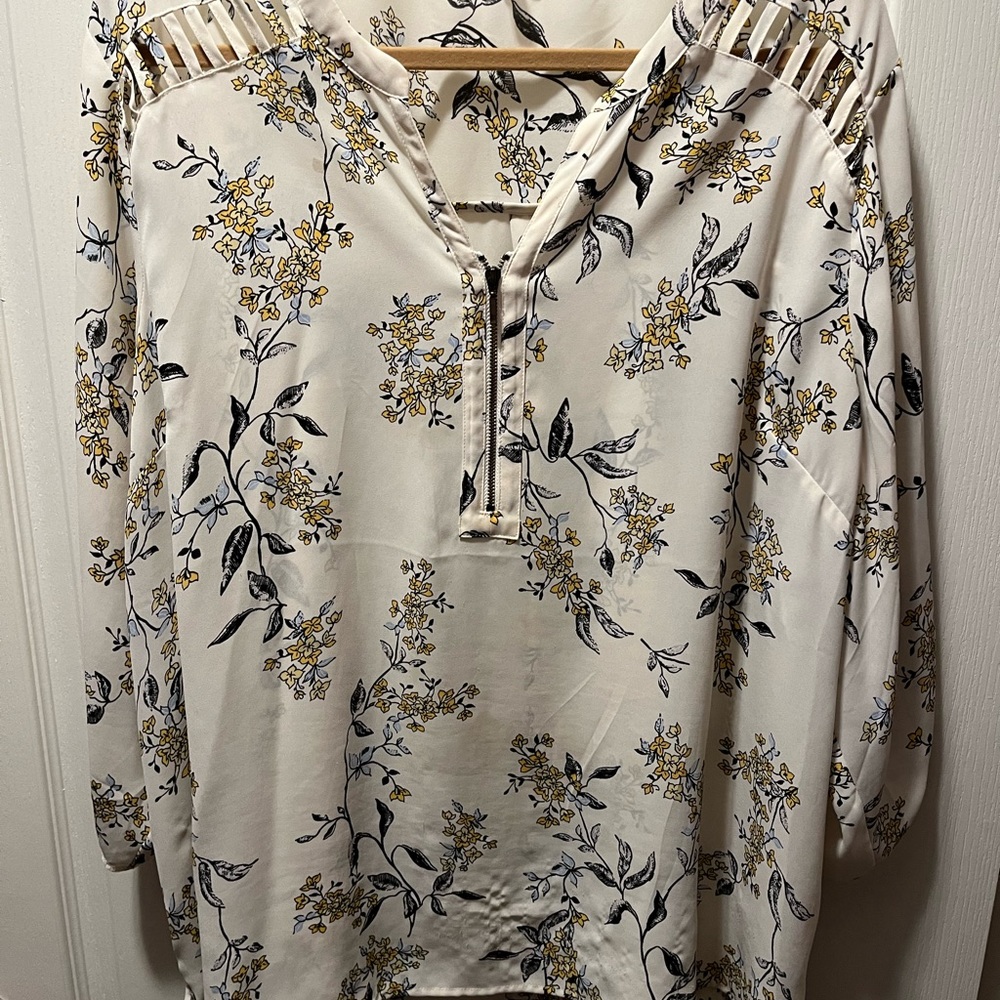 Spring design blouse - Picture 2 of 3